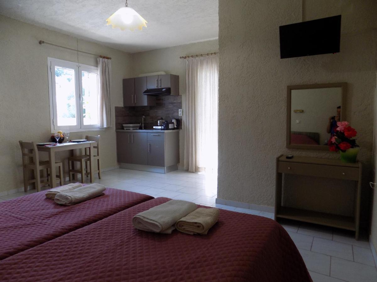 Afrodite Spacious Apartments! Agia Efimia Exteriör bild