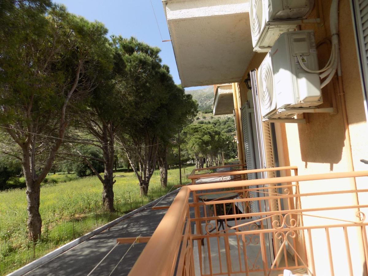 Afrodite Spacious Apartments! Agia Efimia Exteriör bild